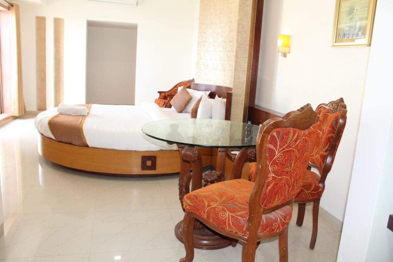 Abhishek Beach Resort And Spa Ganpatipule Exteriér fotografie