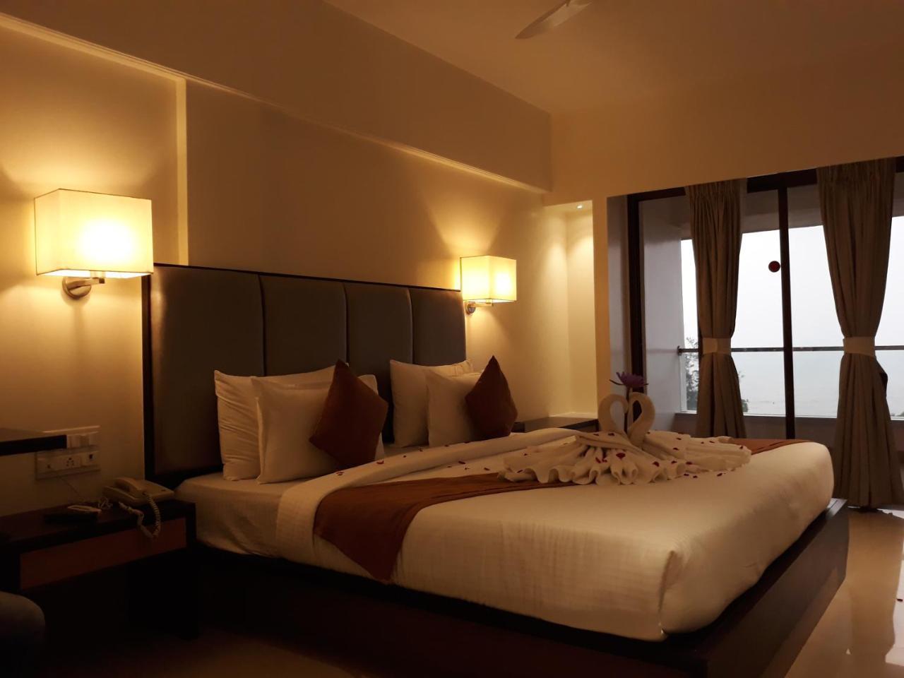 Abhishek Beach Resort And Spa Ganpatipule Exteriér fotografie