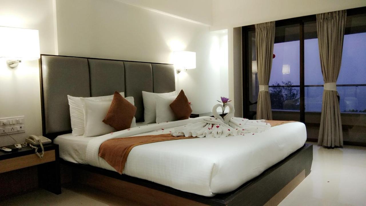 Abhishek Beach Resort And Spa Ganpatipule Exteriér fotografie