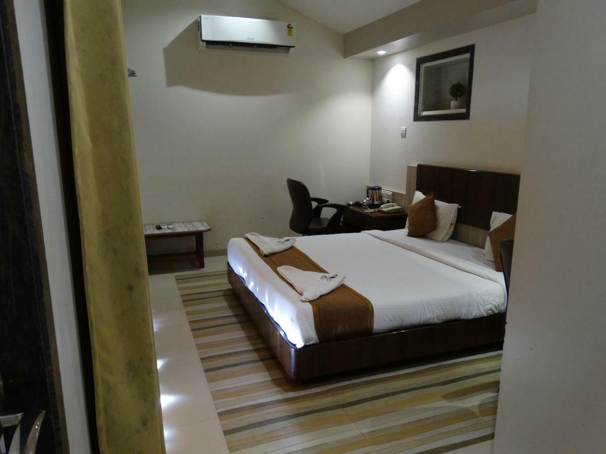 Abhishek Beach Resort And Spa Ganpatipule Exteriér fotografie