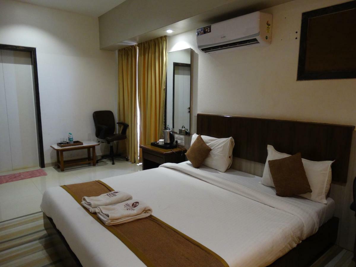 Abhishek Beach Resort And Spa Ganpatipule Exteriér fotografie